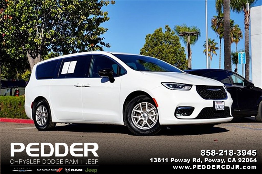Used 2024 Chrysler Pacifica Touring