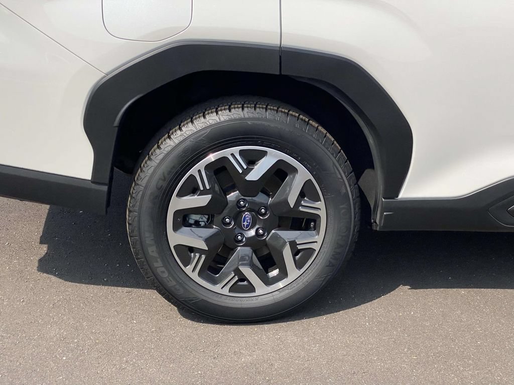 Certified 2025 Subaru Forester Premium AWD/4WD image 7