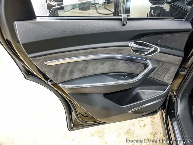 Used 2021 Audi e-tron Prestige w/ Prestige Package image 22