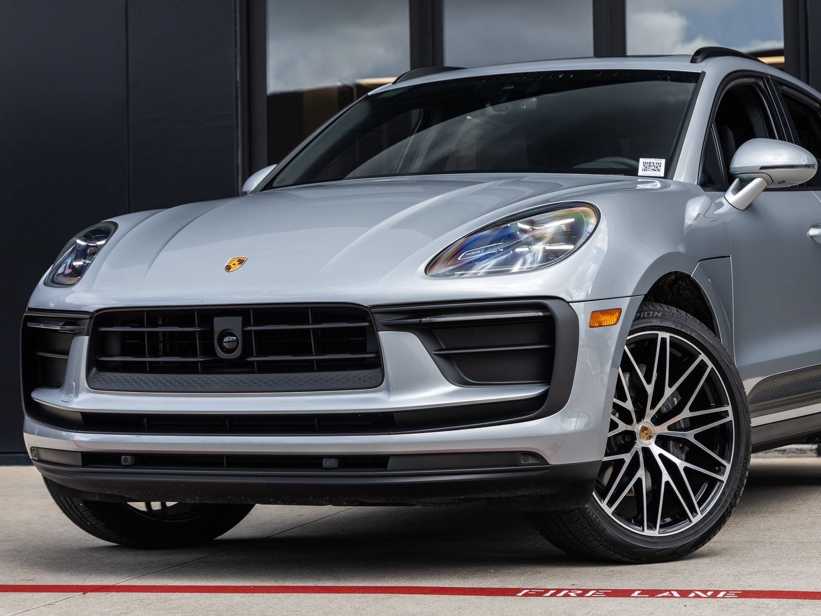 Certified 2026 Porsche Macan AWD/4WD image 7