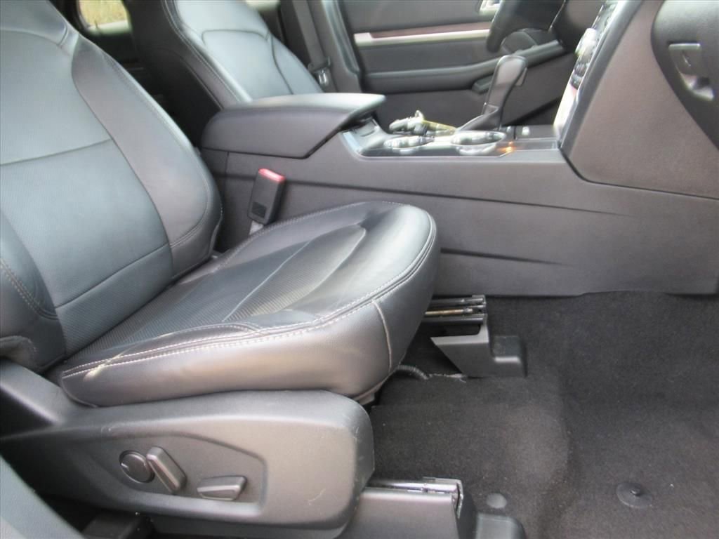 Used 2019 Ford Explorer Limited w/ Class III Trailer Tow Package image 10