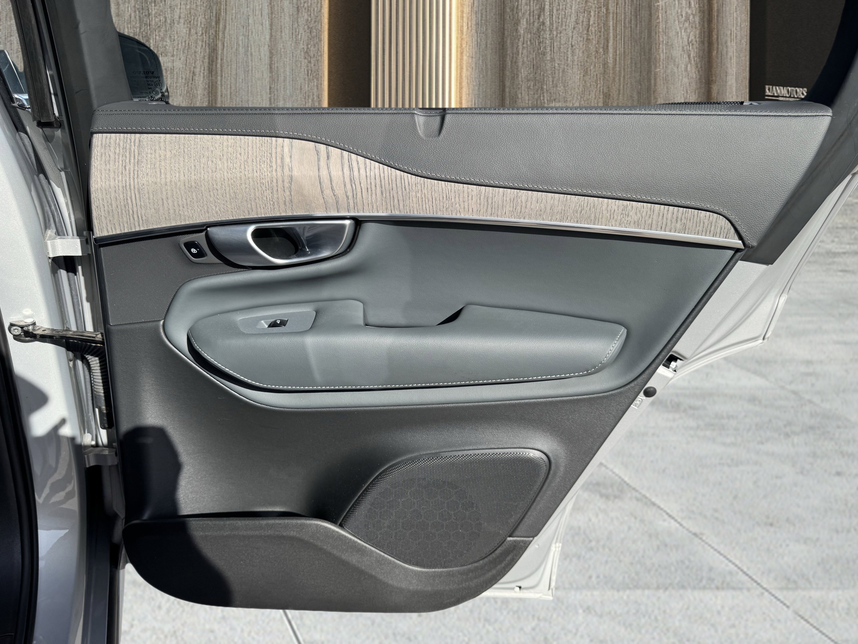 Used 2024 Volvo XC90 T8 Ultimate w/ Lounge Package image 62