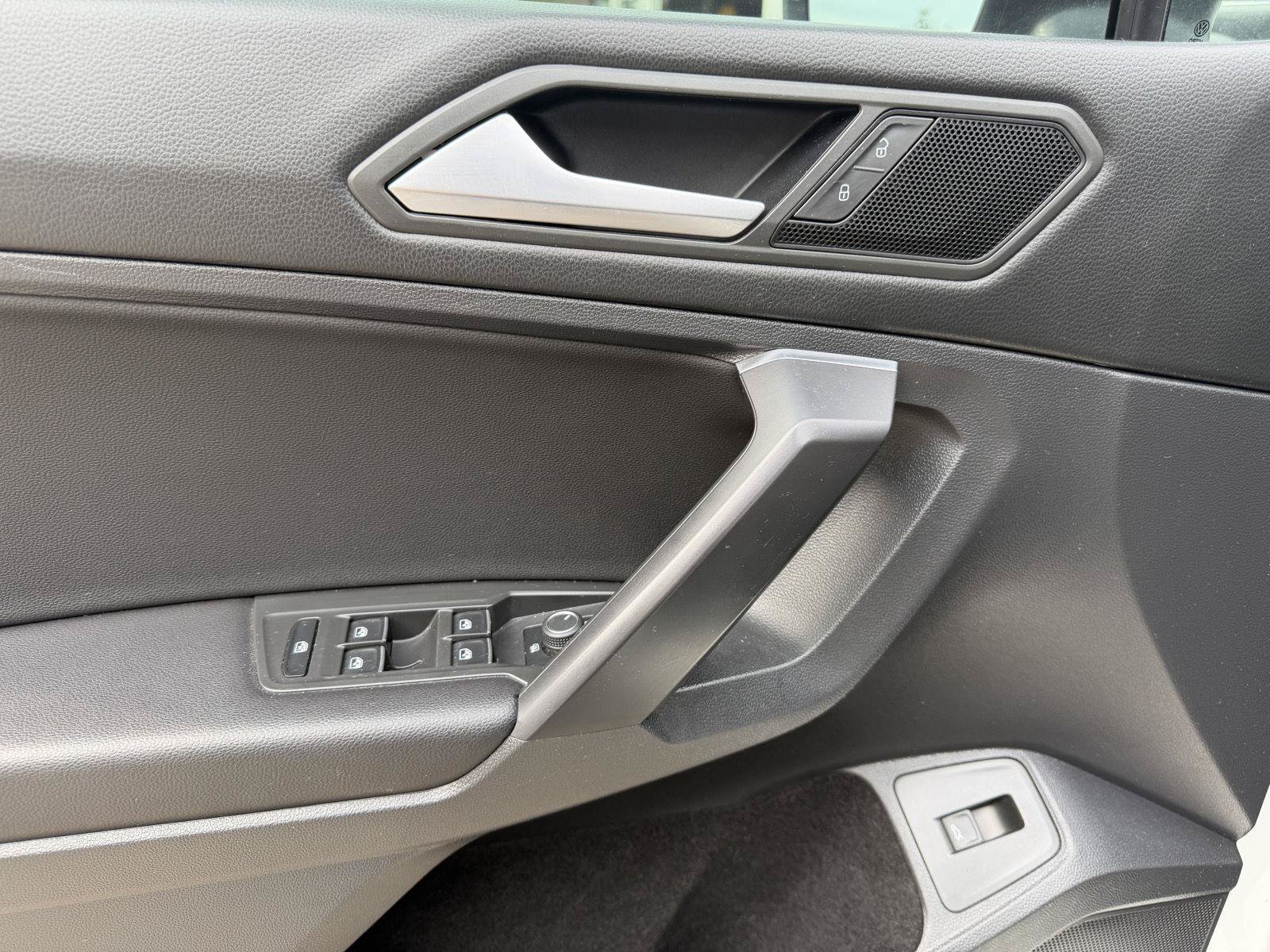 Used 2021 Volkswagen Tiguan SEL AWD/4WD image 10
