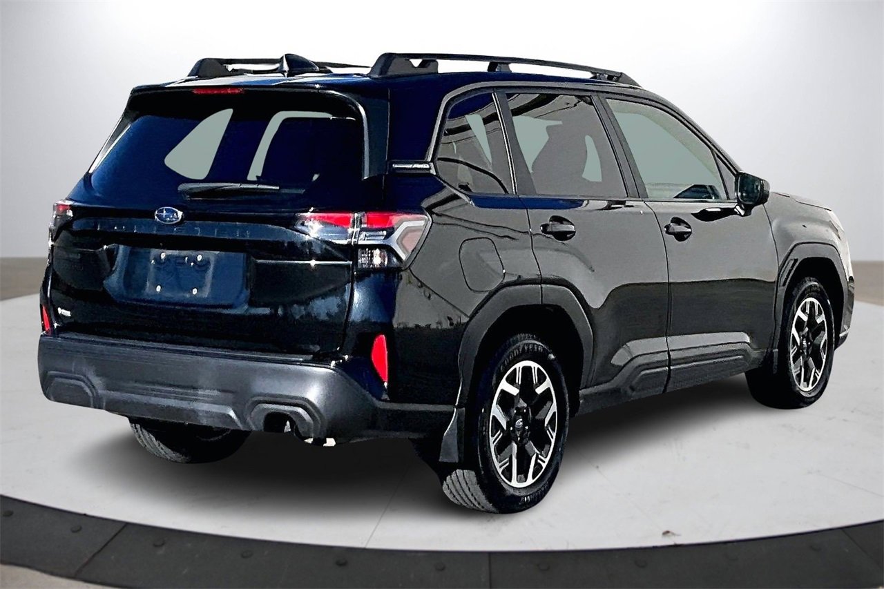 Used 2025 Subaru Forester Premium image 8