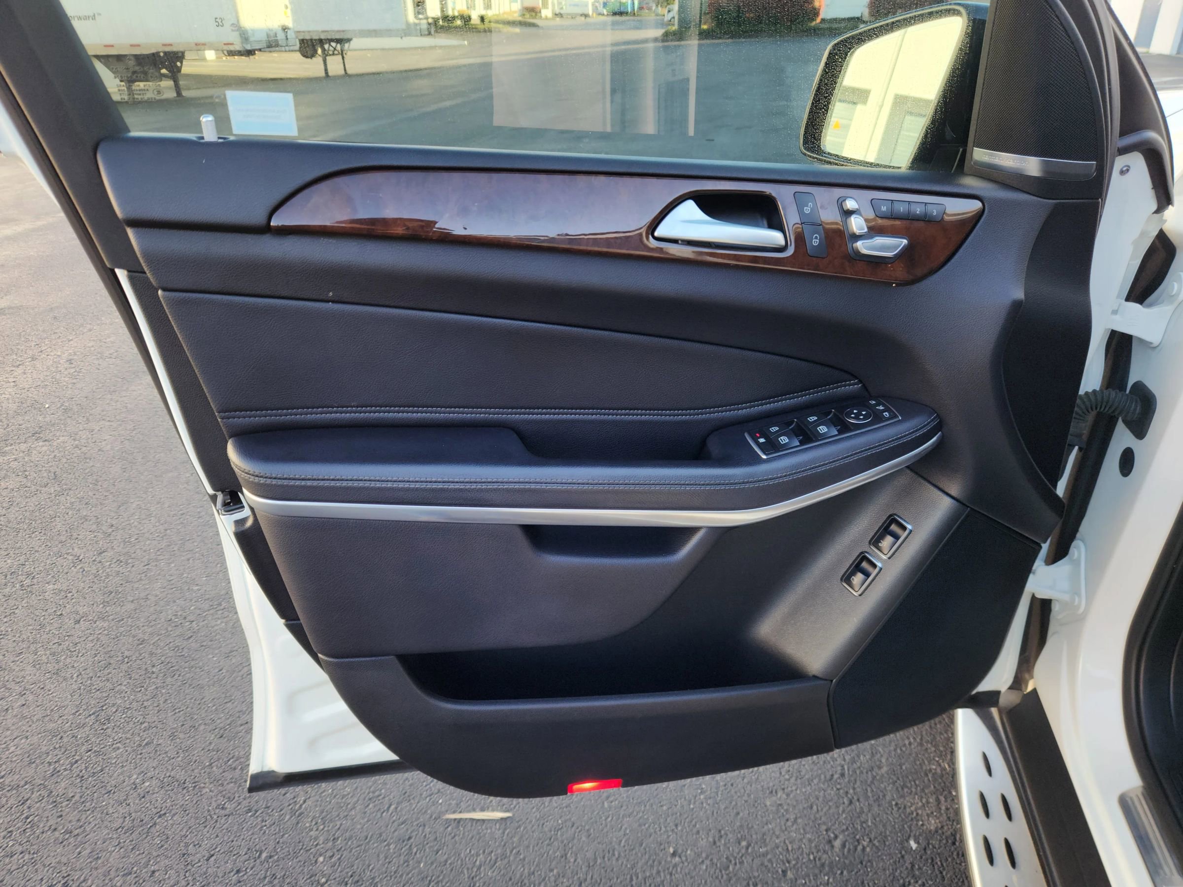 Used 2018 Mercedes-Benz GLS 550 GLS 550 4MATIC Sport Utility 4 w/ Driver Assistance Package image 9