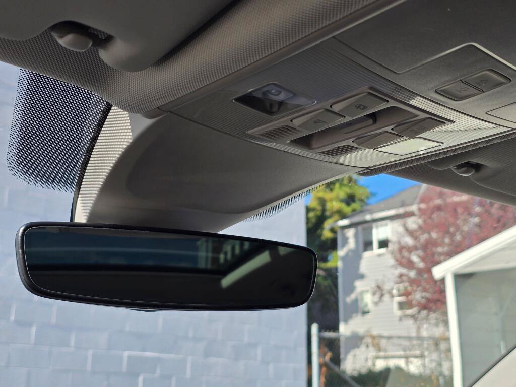 Used 2022 Volkswagen Tiguan SE w/ Panoramic Sunroof Package AWD/4WD image 26