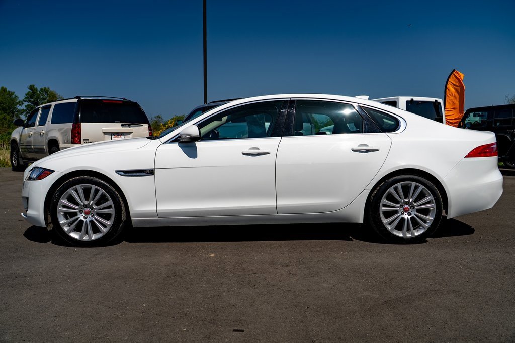 Used 2018 Jaguar XF Prestige image 13