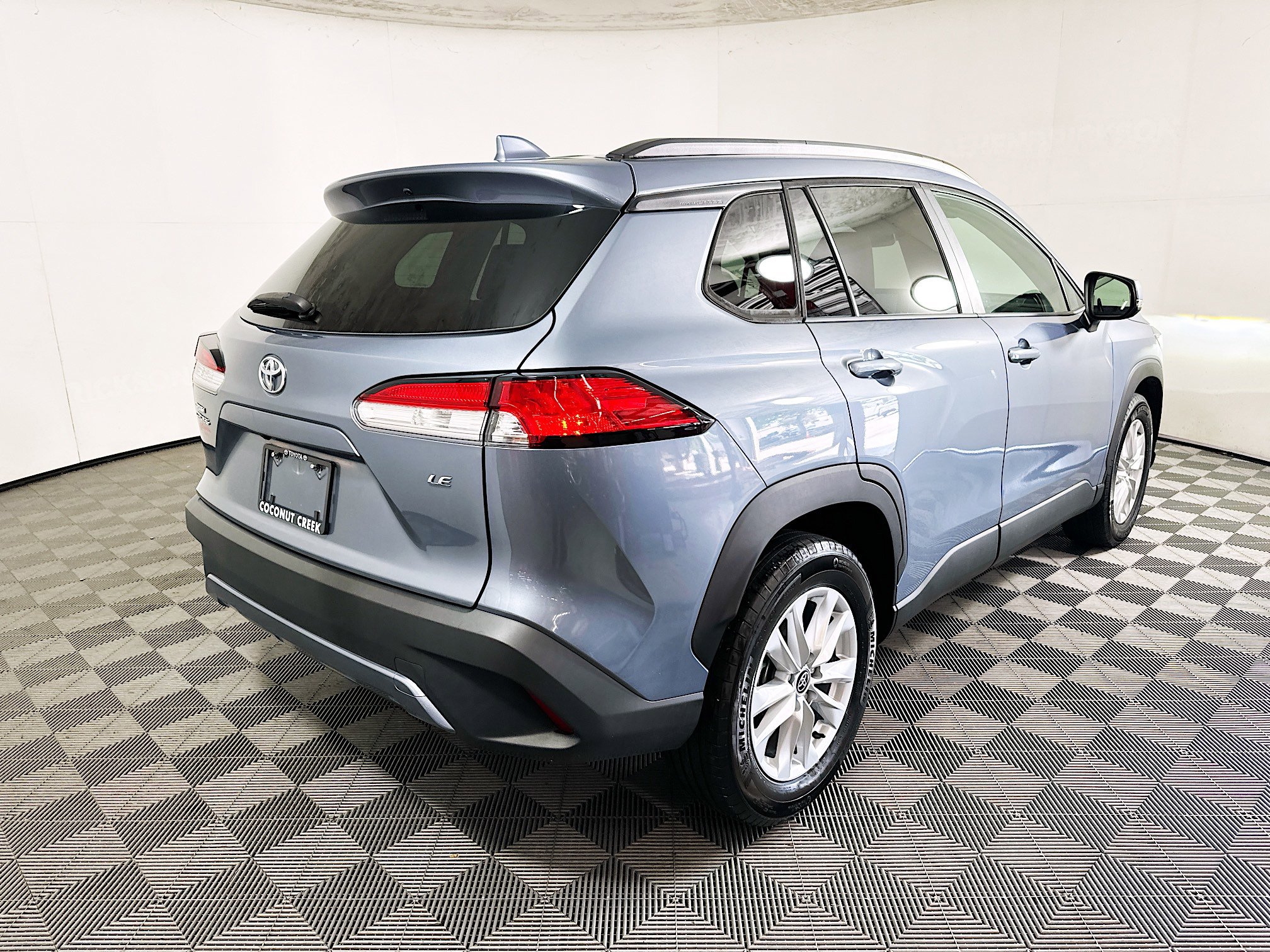 Used 2023 Toyota Corolla Cross LE image 3