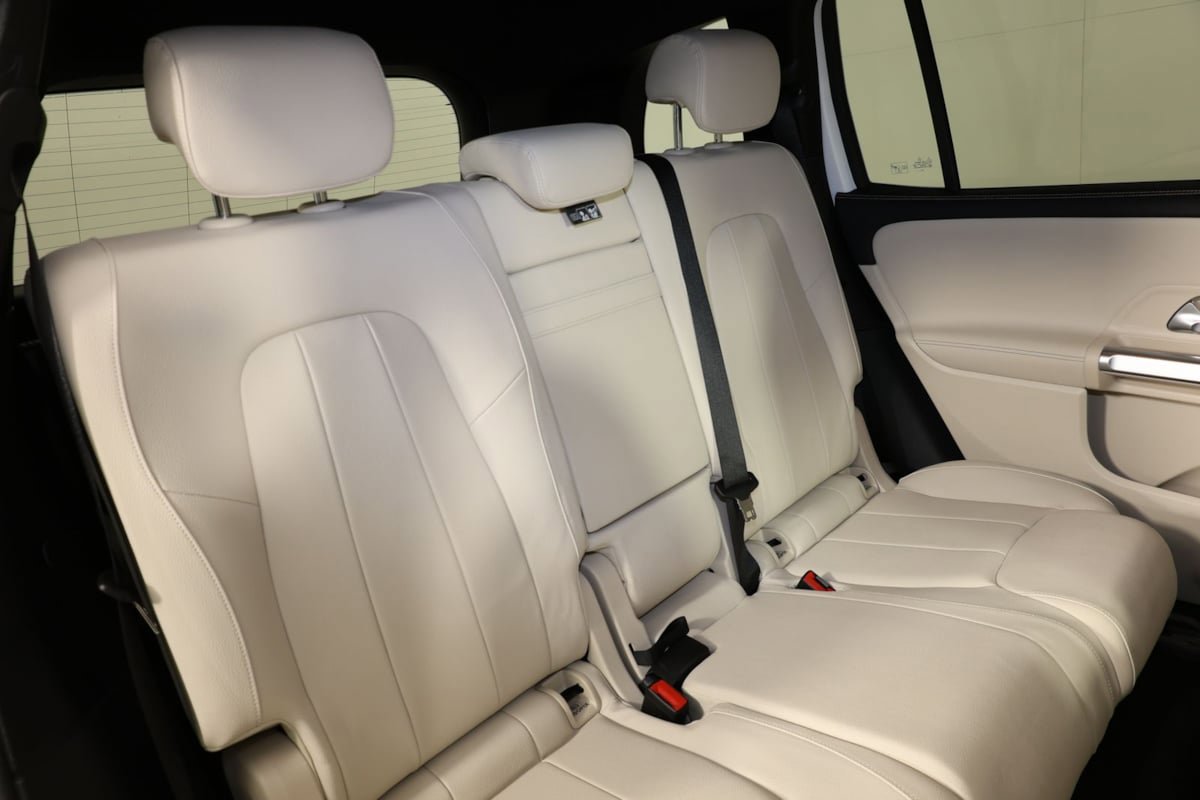 Used 2025 Mercedes-Benz GLB 250 4MATIC image 30