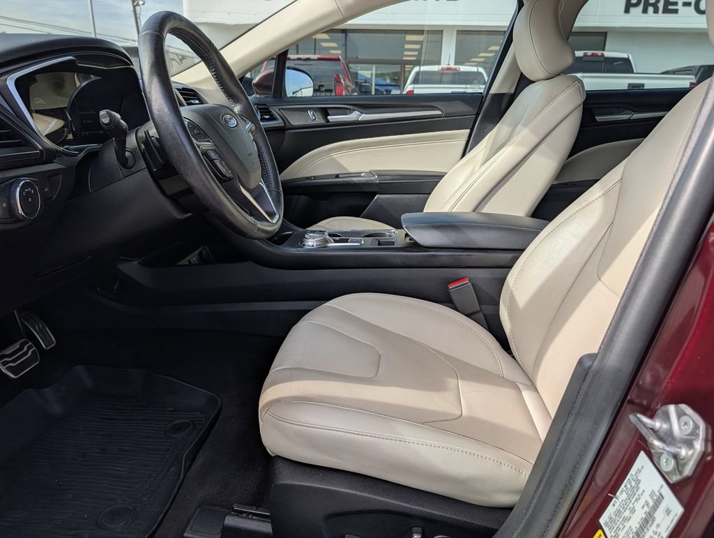 Used 2018 Ford Fusion Titanium FWD image 15