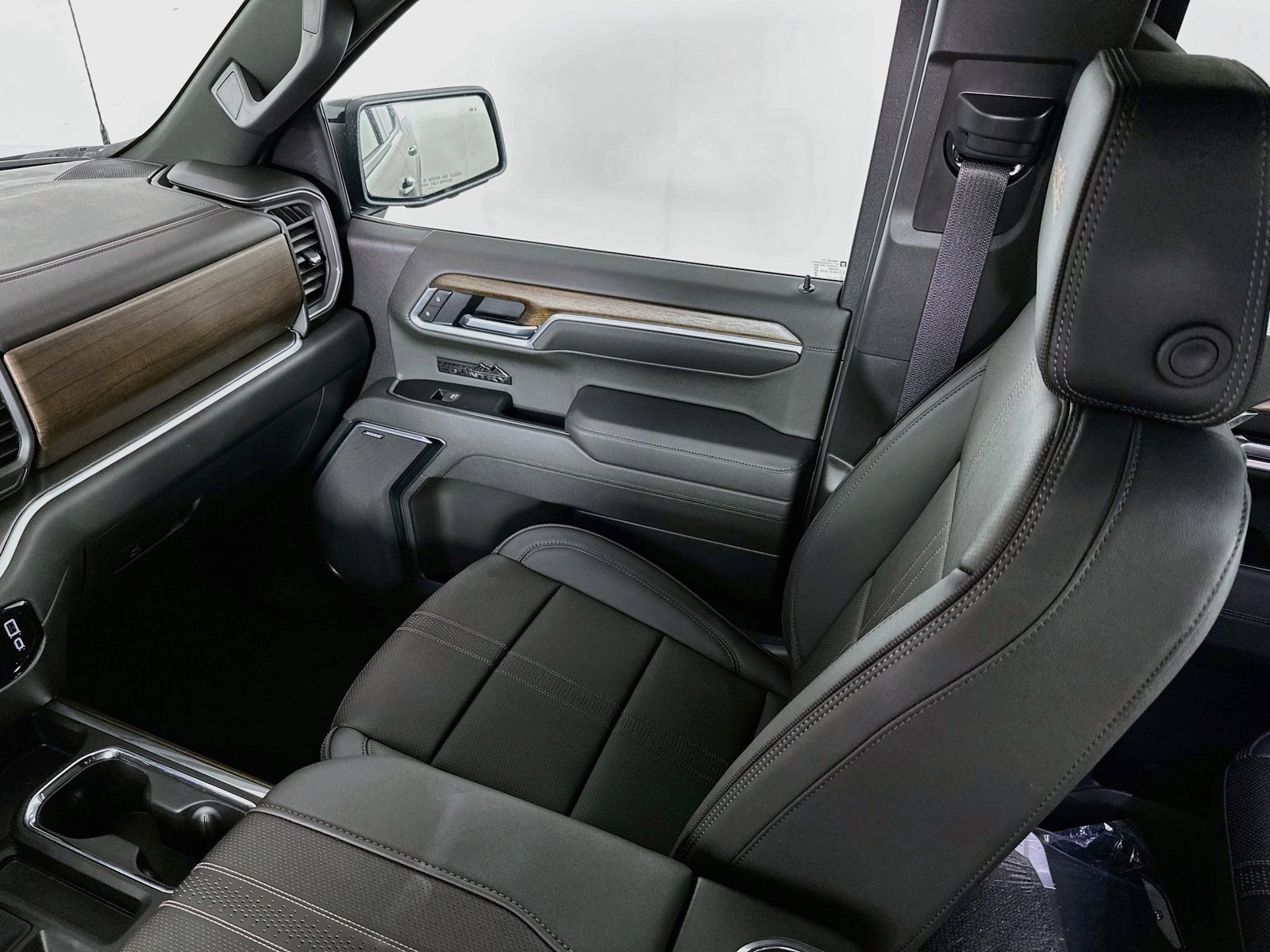 New 2026 Chevrolet Silverado 1500 High Country w/ Midnight Edition AWD/4WD image 24