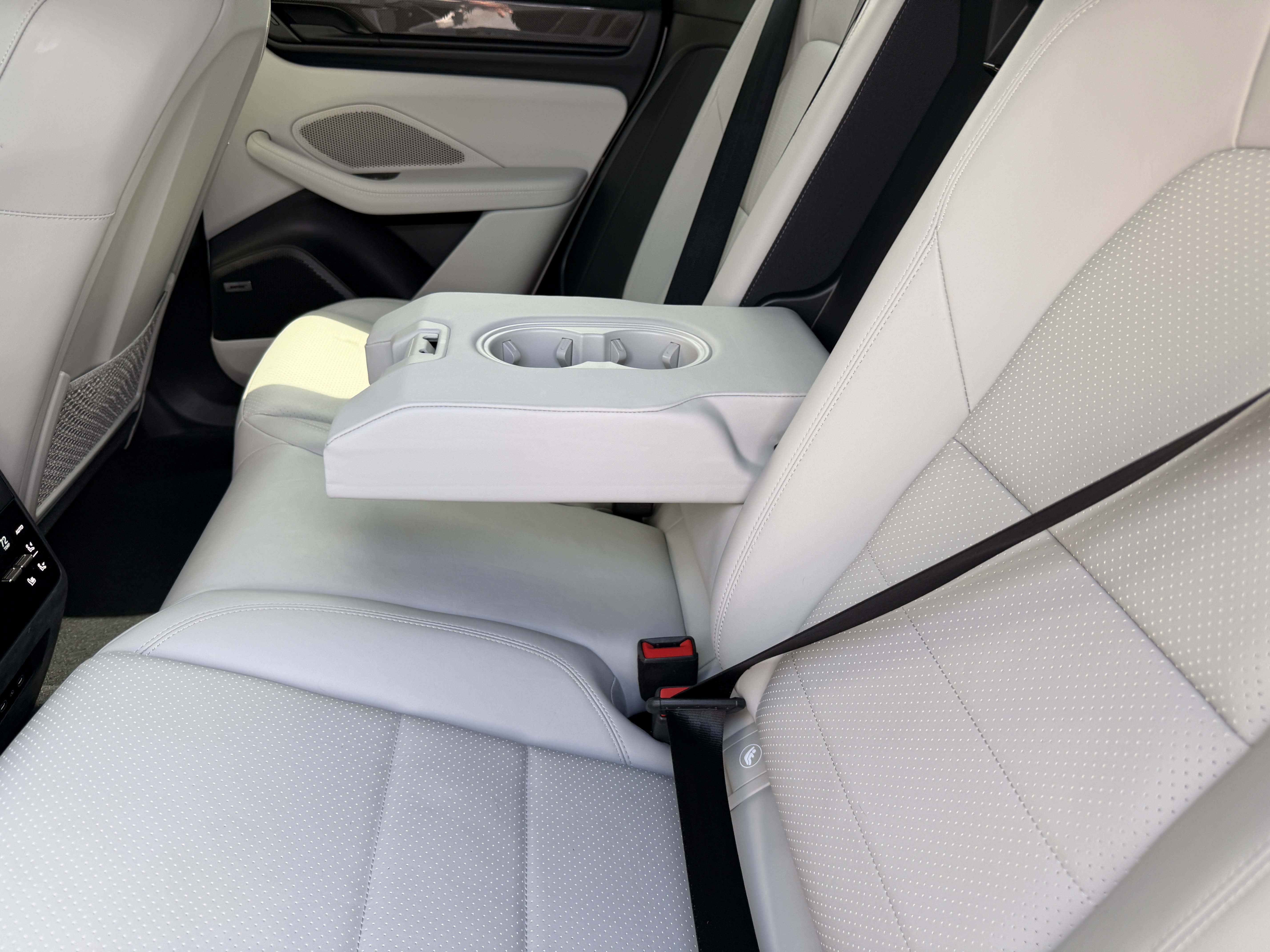 Certified 2024 Porsche Macan Turbo Electric image 19