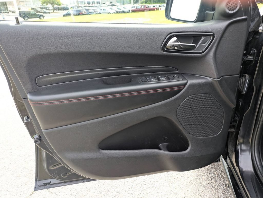 Used 2025 Dodge Durango GT RWD image 12