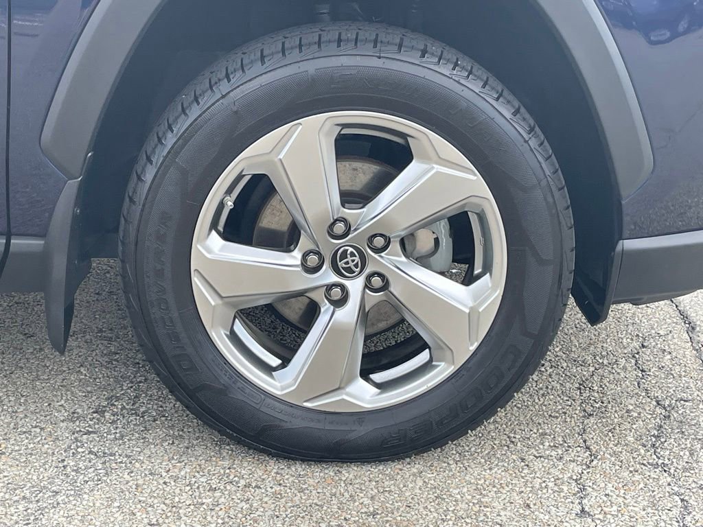 Used 2019 Toyota RAV4 Limited w/ Carpet Mat Package image 9