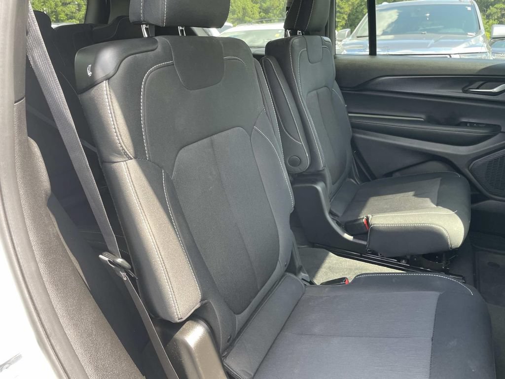 Used 2025 Jeep Grand Cherokee L Laredo w/ Luxury Tech Group I AWD/4WD image 32