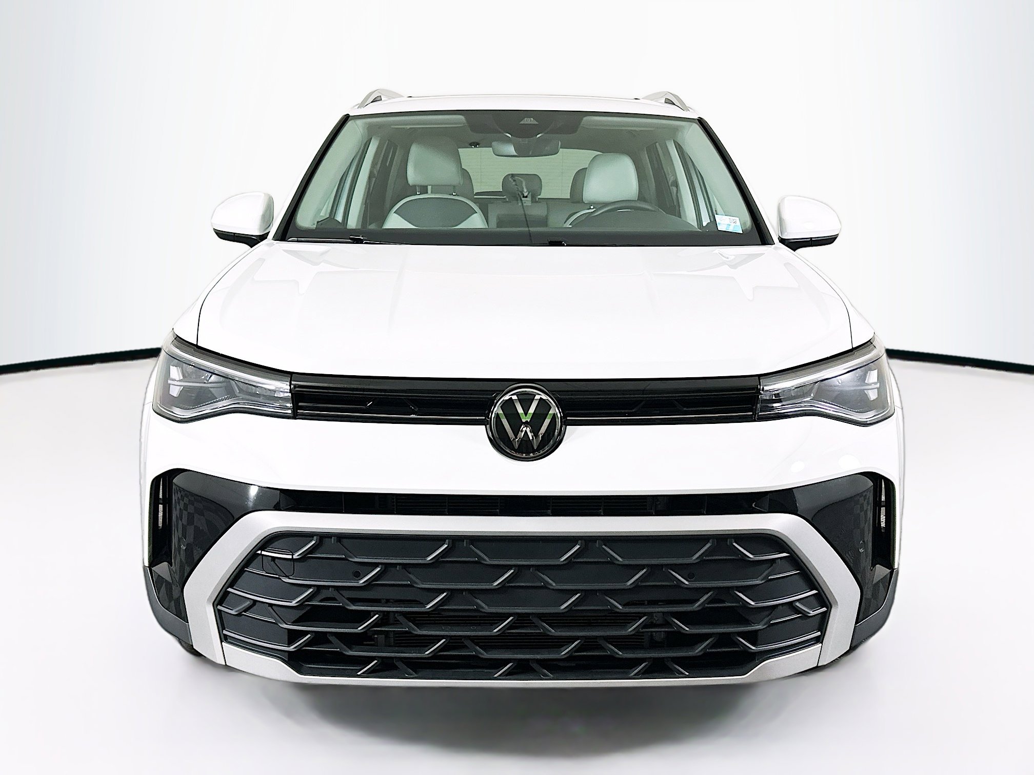Used 2025 Volkswagen Taos SE w/ Panoramic Sunroof Package AWD/4WD image 2