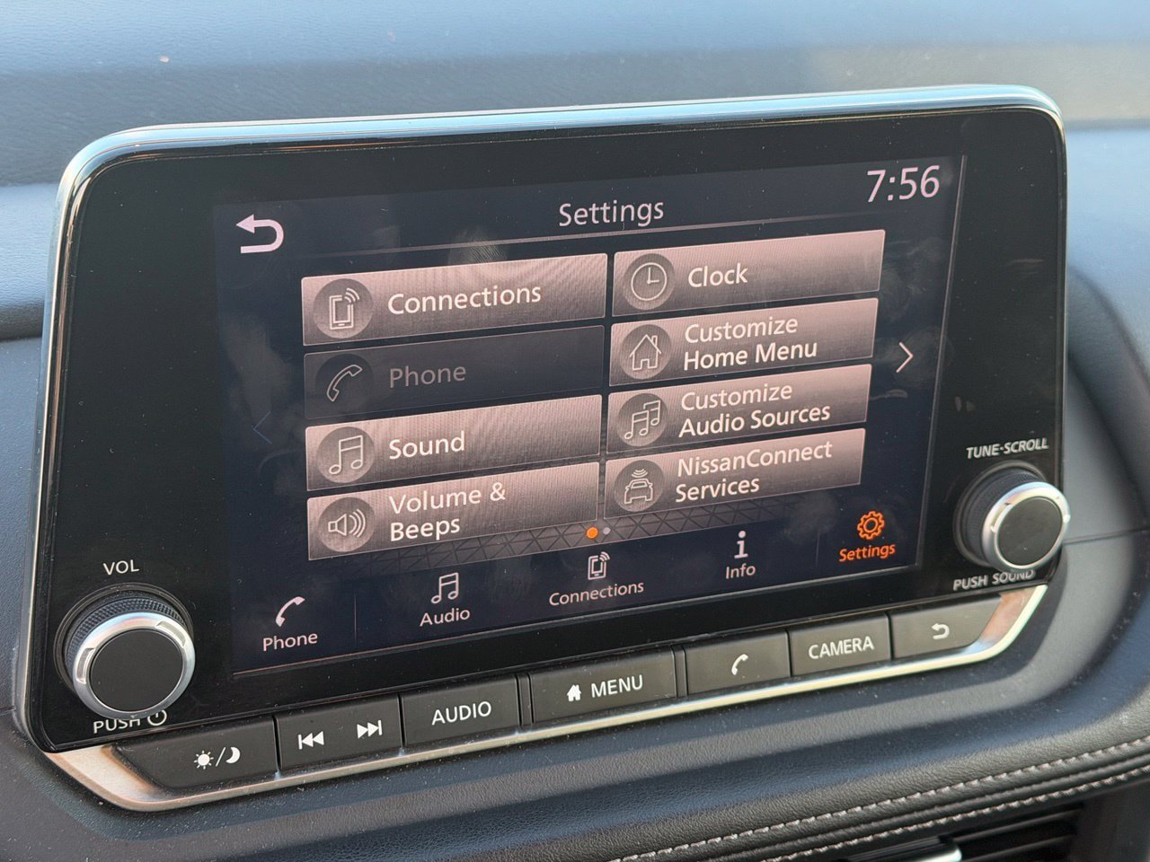 Certified 2025 Nissan Rogue SV FWD image 21