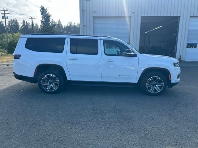 Used 2024 Jeep Wagoneer L Series II w/ Flexible Seating Group AWD/4WD image 9
