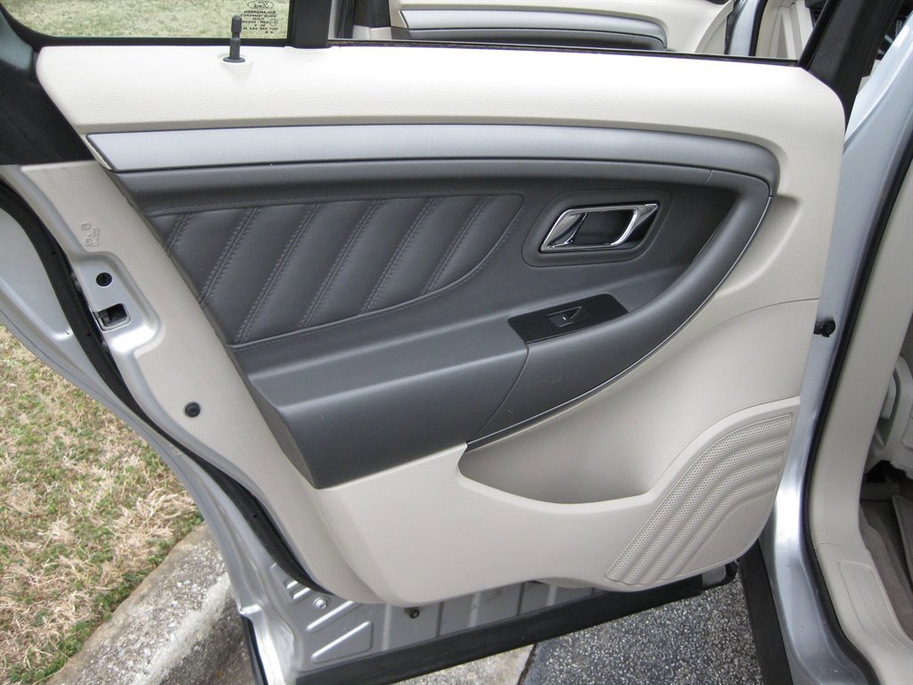 Used 2011 Ford Taurus SEL w/ 201A Rapid Spec Order Code image 24