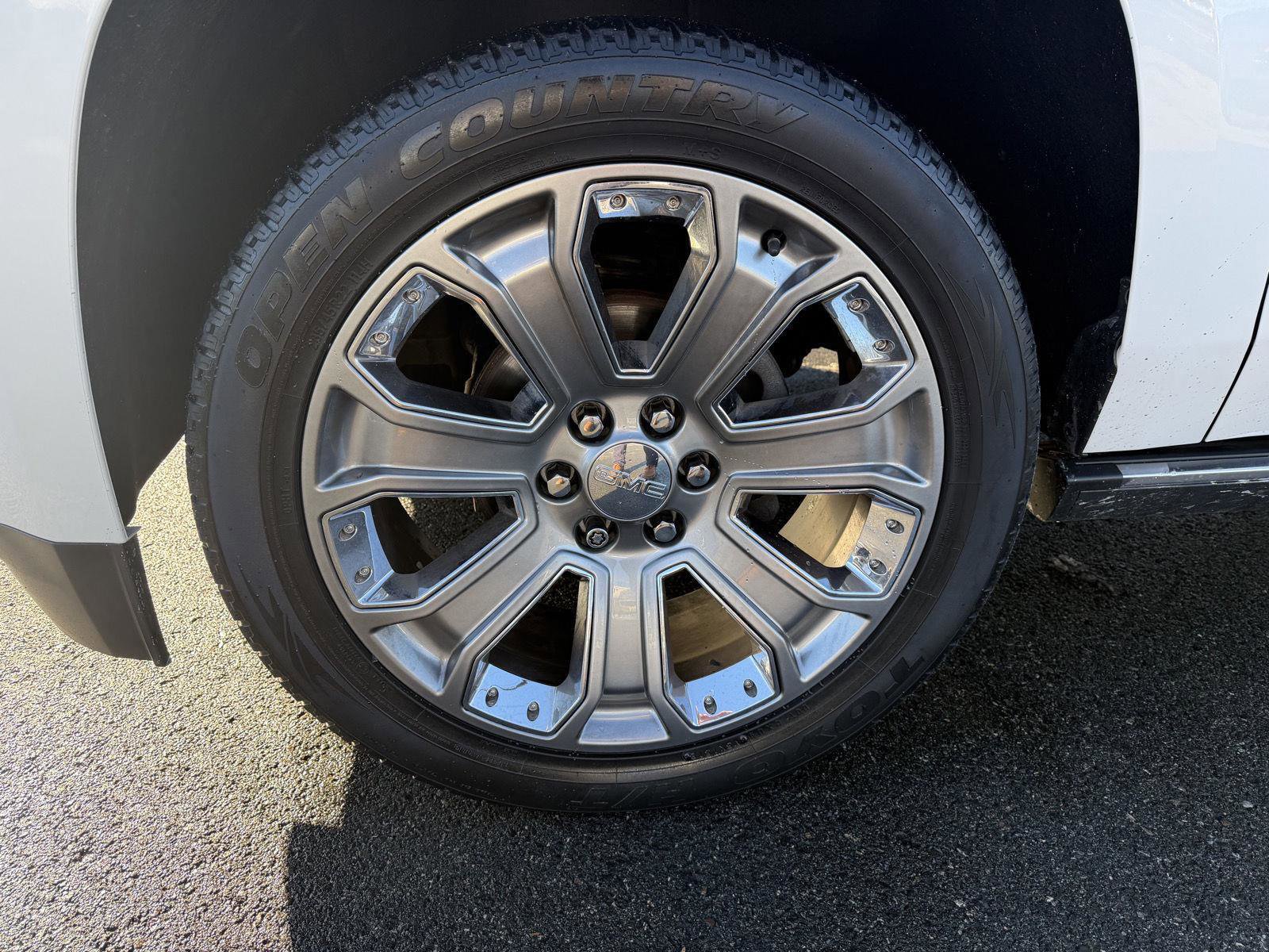 Used 2017 GMC Yukon Denali w/ Open Road Package image 9