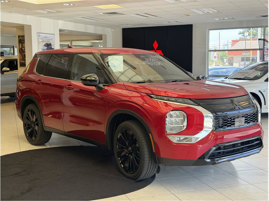 New 2026 Mitsubishi Outlander LE FWD image 3