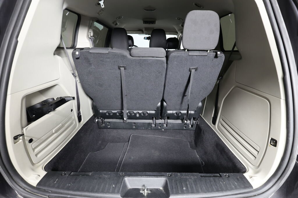 Used 2017 Dodge Grand Caravan SE image 17