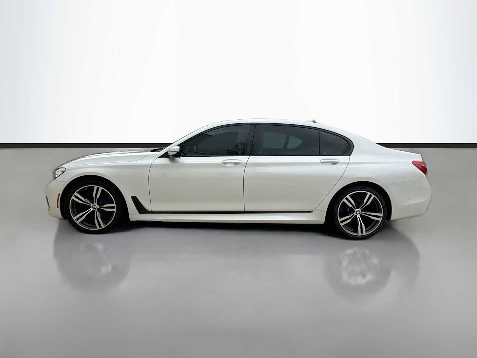 Used 2017 BMW 740i xDrive AWD/4WD image 5