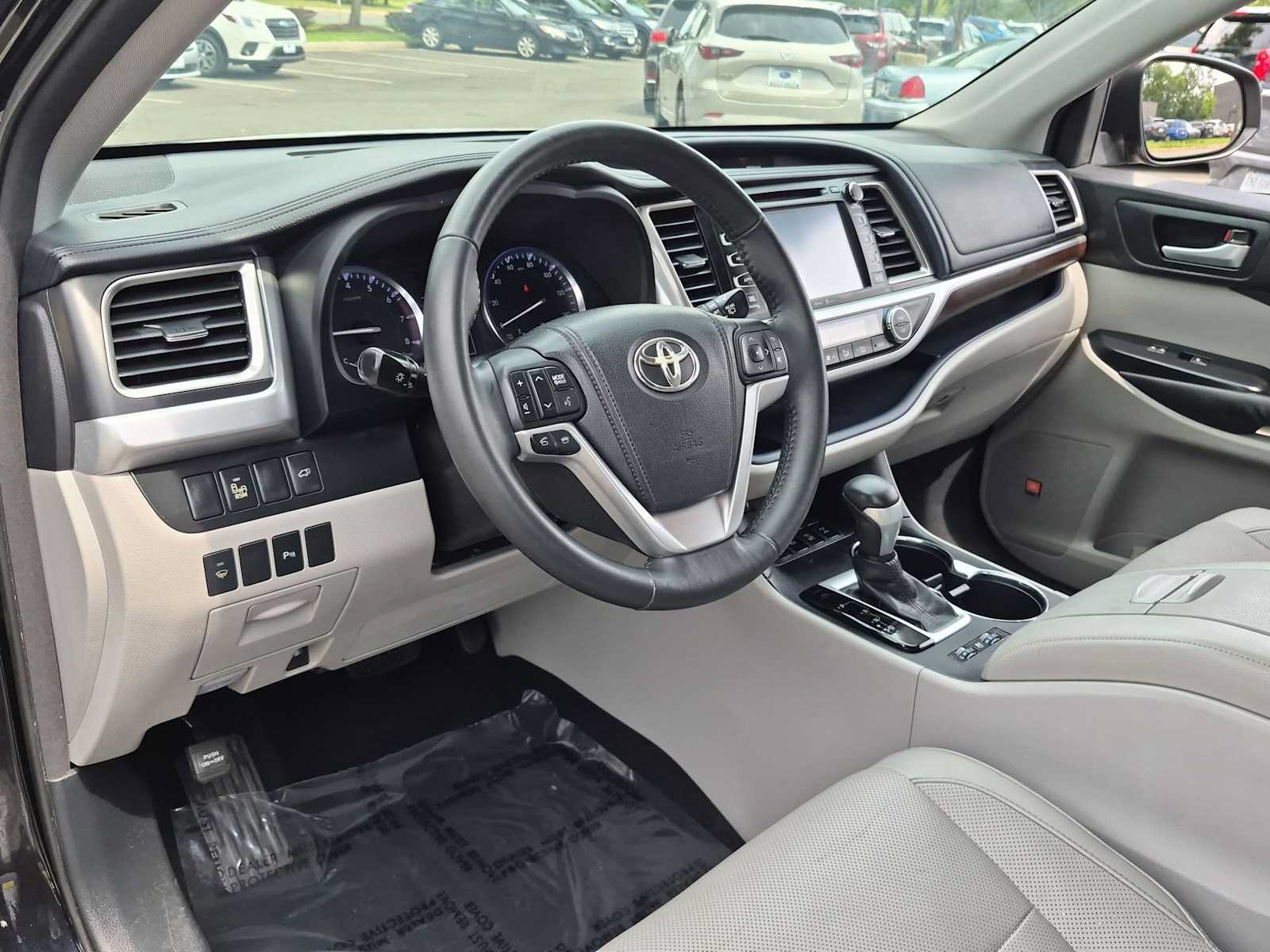 Used 2015 Toyota Highlander Limited AWD/4WD image 10