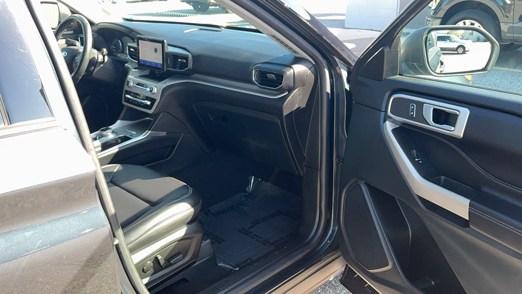 Certified 2023 Ford Explorer XLT RWD image 41