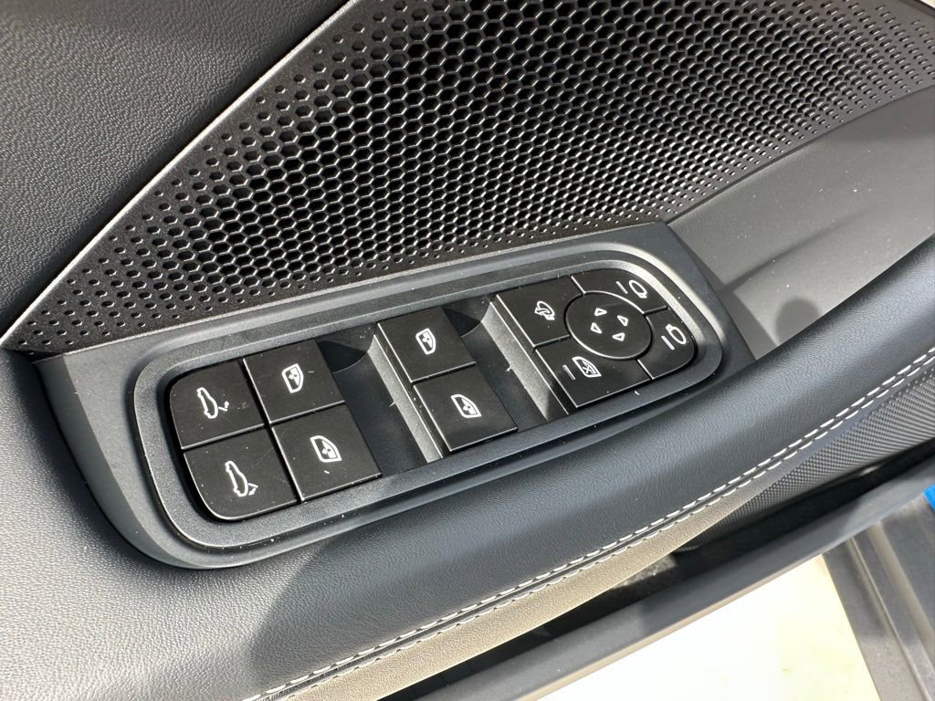 Used 2026 Porsche Panamera 4 AWD/4WD image 12