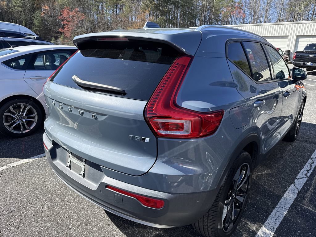 Used 2021 Volvo XC40 T5 Momentum w/ Premium Package image 13