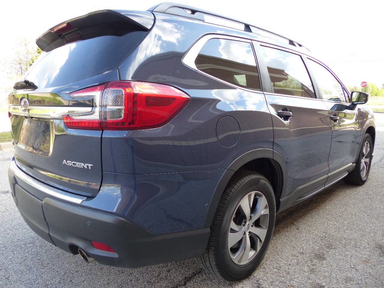 Used 2023 Subaru Ascent Premium w/ Convenience Package AWD/4WD image 10
