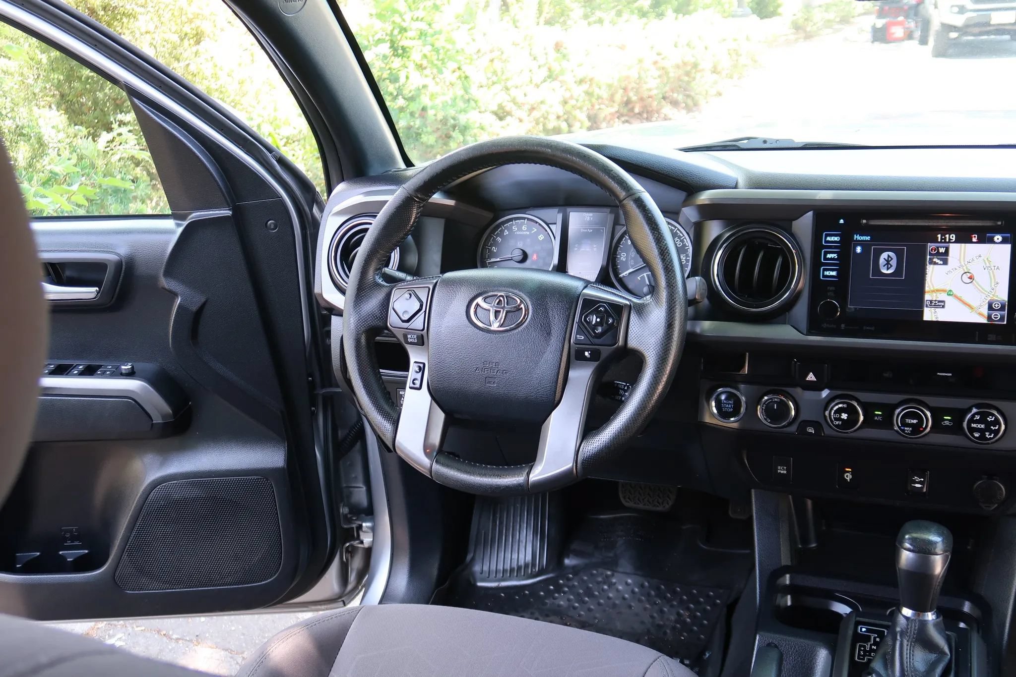 Used 2017 Toyota Tacoma TRD Off-Road w/ Tow Package AWD/4WD image 27