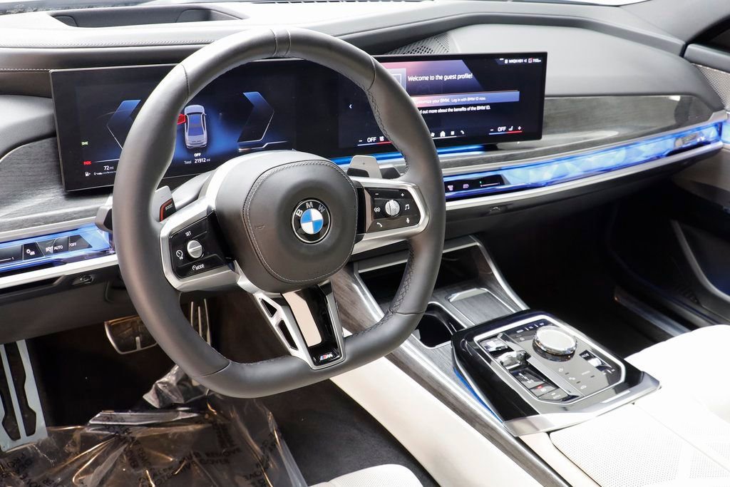 Used 2024 BMW 760i xDrive w/ Premium Package 2 image 7