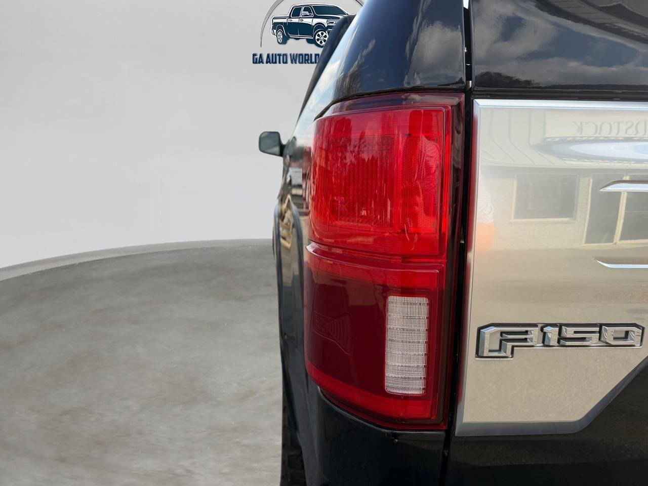 Used 2020 Ford F150 Platinum w/ Equipment Group 701A Luxury image 8