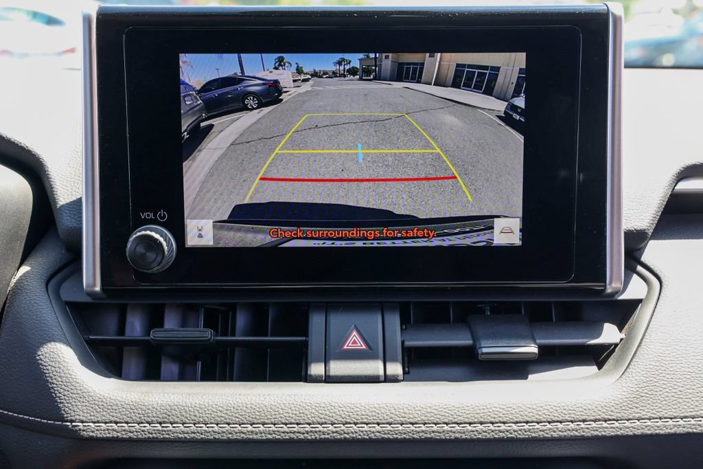 Used 2025 Toyota RAV4 LE AWD/4WD image 31