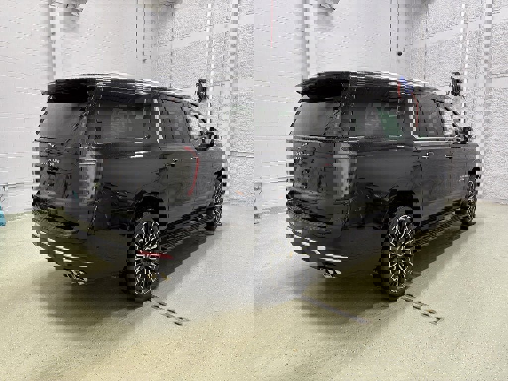 New 2026 Chevrolet Suburban High Country image 3