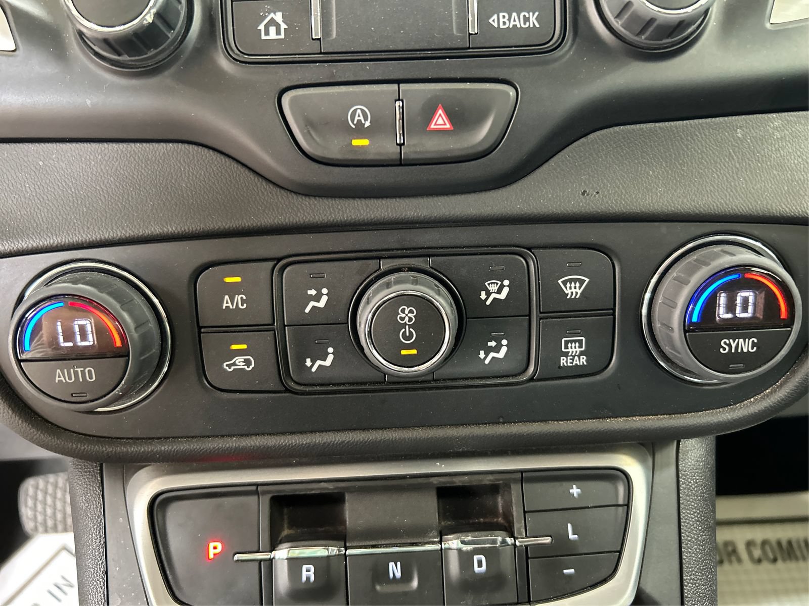 Used 2024 GMC Terrain SLT FWD image 26