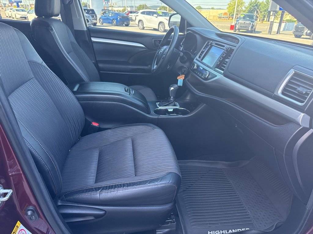 Used 2017 Toyota Highlander Plus AWD/4WD image 16