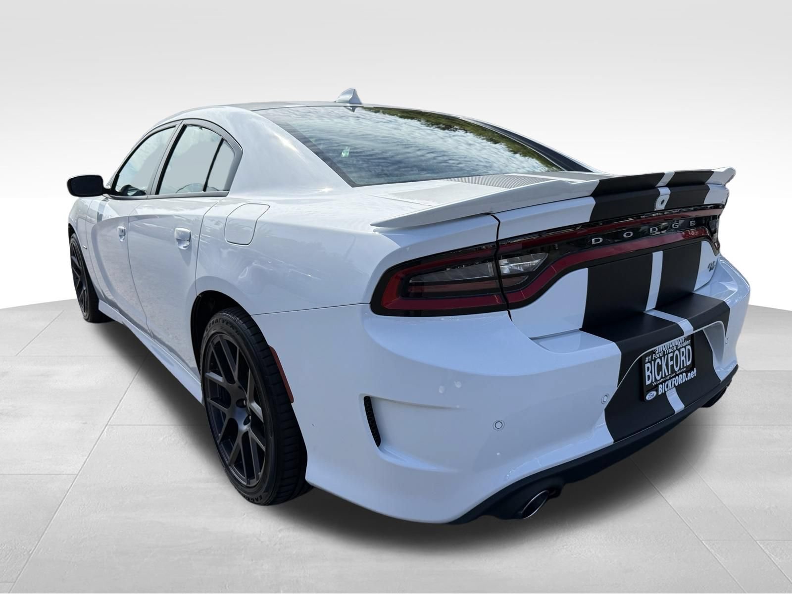 Used 2019 Dodge Charger R/T w/ Plus Group RWD image 8
