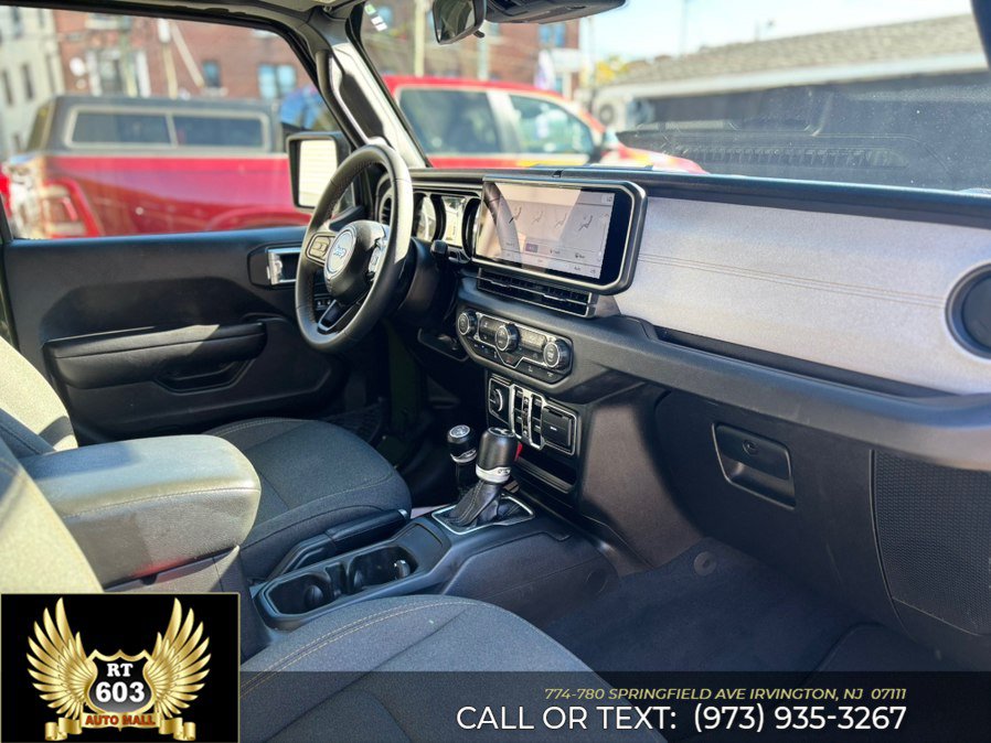 Used 2024 Jeep Wrangler Unlimited AWD/4WD image 14