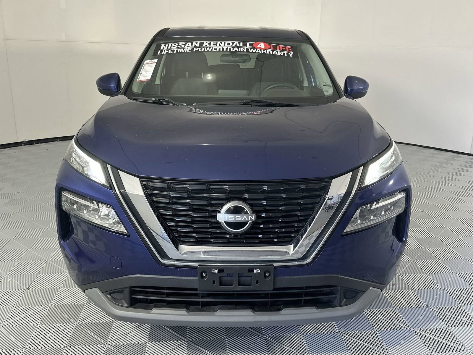 Used 2022 Nissan Rogue SV AWD/4WD image 3