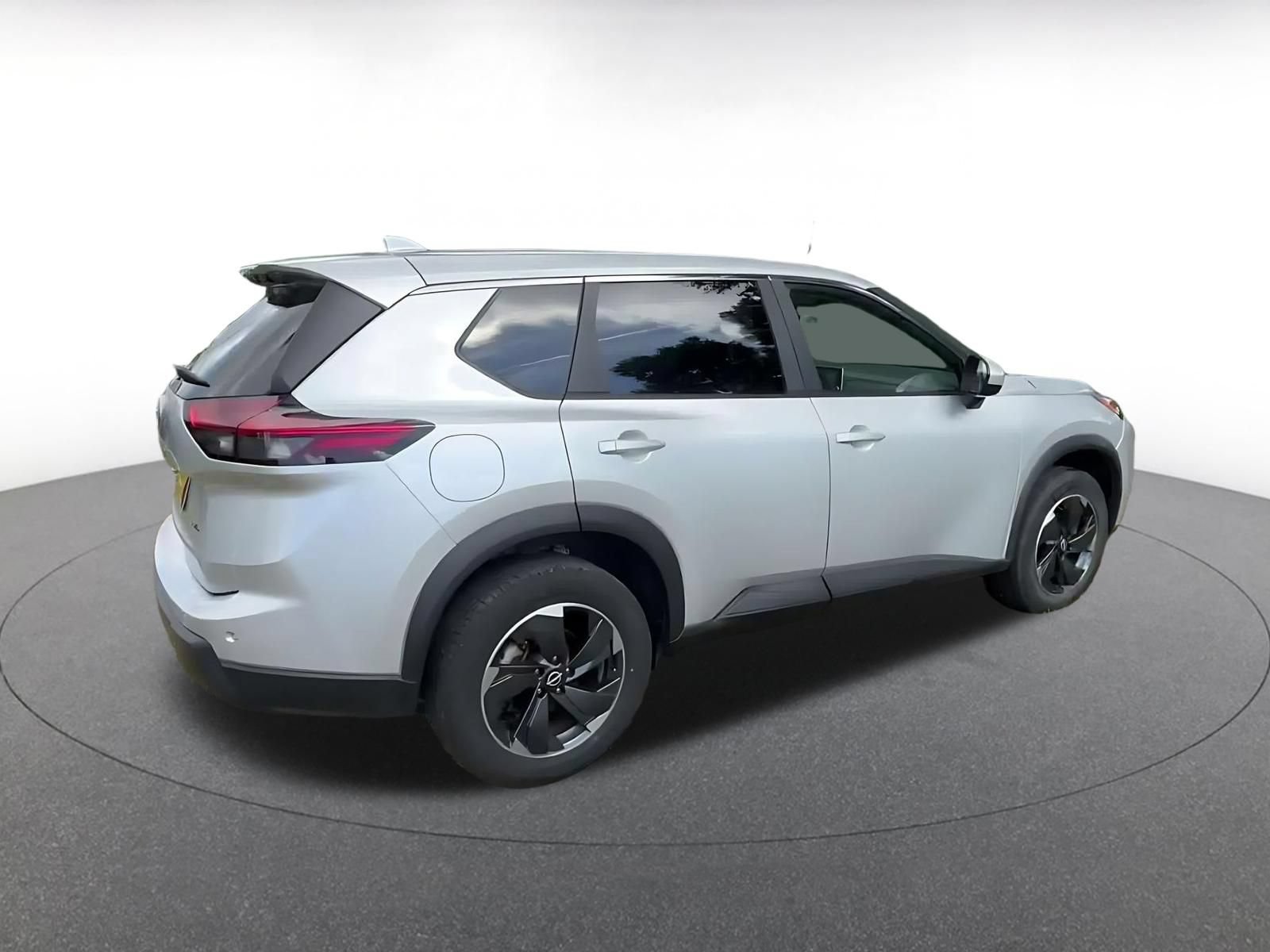 Used 2025 Nissan Rogue SV AWD/4WD image 13