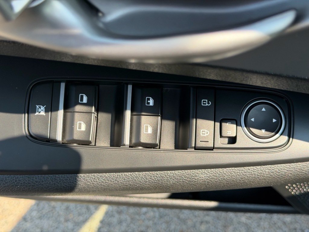 Used 2024 Kia Forte LXS w/ LXS Technology Package FWD image 11