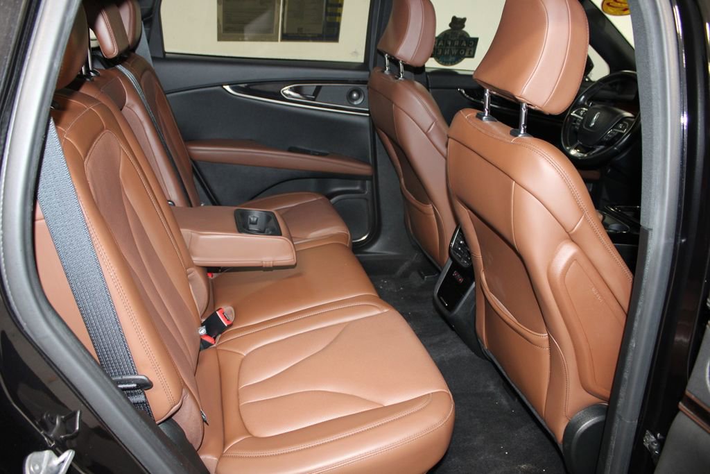 Used 2022 Lincoln Nautilus Reserve w/ Monochromatic Package image 33