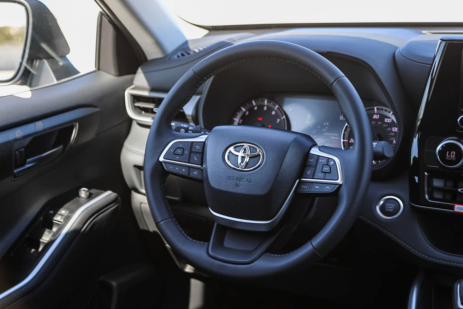 New 2025 Toyota Highlander LE image 16