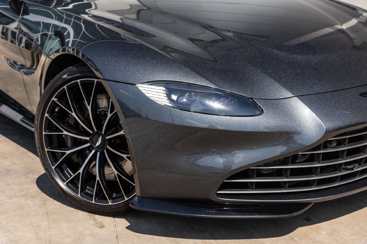 Used 2023 Aston Martin V8 Vantage Roadster RWD image 4