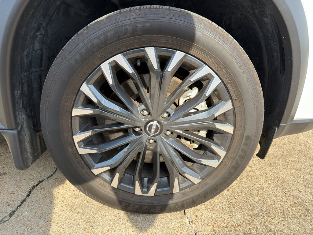 Used 2025 Nissan Rogue SL w/ Tech Package FWD image 13