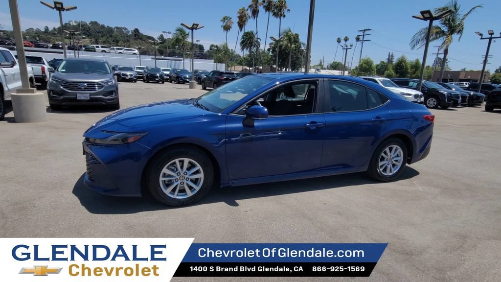 Used 2025 Toyota Camry LE FWD image 5
