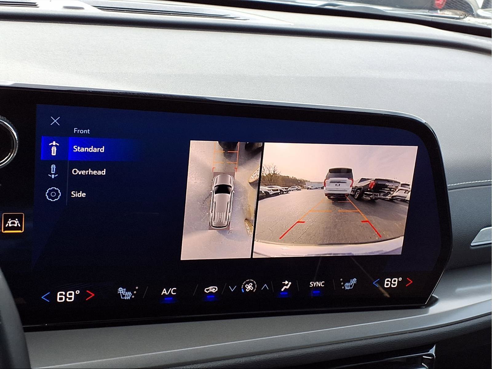 Used 2024 Chevrolet Traverse LT FWD image 25